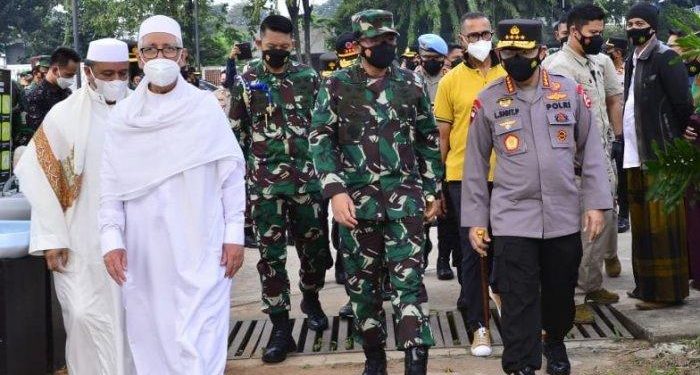 TNI-Polri Gelar Vaksinasi Covid-19 Massal Bareng Islam Rabithah Alawiyah di Cibis Park 