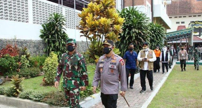 Dipantau Kapolri dan Panglima TNI, Vaksinasi Massal di SMA Cor Jesu Malang Targetkan 5000 Peserta