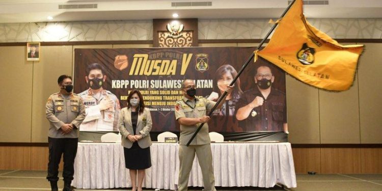 Bantu Warga Terdampak Covid-19, KBPP Polri Sulsel Vaksinasi Massal dan Bagikan Paket Sembako