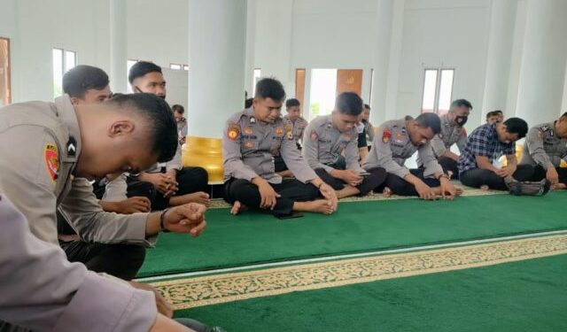 Tingkatkan Iman Personil, Polres Buru Laksanakan Binrohtal Dengan Mentaati Protokol Kesehatan