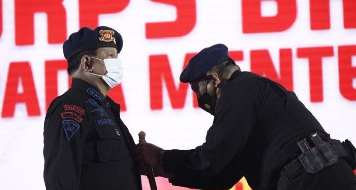 Irjen Anang Sematkan Langsung Gelar Kehormatan Brimob kepada Menhan Prabowo