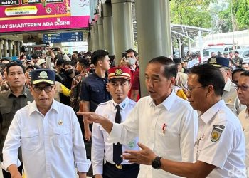 Jokowi Tiba di Stasiun Pasar Senen, Siap Pantau Arus Mudik! Sumber Detik.