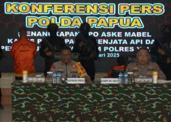 Aparat keamanan dari Satgas Ops Damai Cartenz 2025 berhasil menangkap Aske Mabel, disertir kepolisian Polres Yalimo.