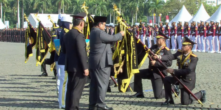 Presiden Prabowo Anugerahkan Tanda Kehormatan Nugraha Sakanti kepada Tujuh Satker Polri