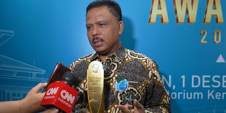 Kakorlantas Irjen Agus Suryonugroho Raih Penghargaan pada Sutami Awards 2025