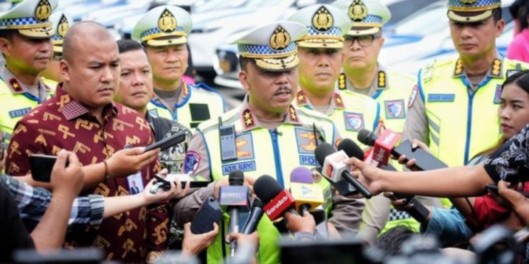 Kakorlantas Polri Kirim Tim untuk Permudah Layanan Kendaraan Korban Bencana di Aceh dan Sumatera