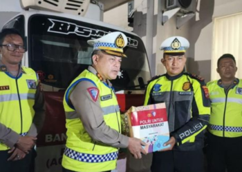 Tim Korlantas Polri Salurkan Bantuan Mobil Patroli dan Sembako di Padang Panjang dan Solok