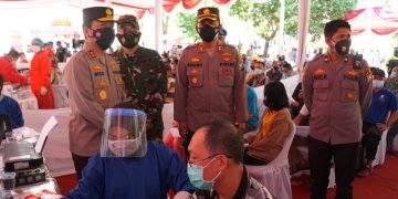 Ribuan Warga Sidoarjo Ikuti Serbuan Vaksinasi Nasional TNI-Polri