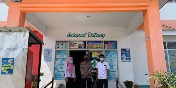 Personil Polsek Dua Boccoe Kawal Pendistribusian Vaksin Covid-19 Ke Puskesmas Dua Boccoe