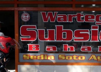 TNI-Polri Pantau Warga Makan 20 Menit di Warteg dan Resto