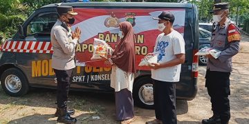 Bantu Ringankan Beban Warga Dimassa PPKM Darurat, Polsek Pesanggrahan Distribusikan Sembako