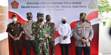 Panglima TNI dan Kapolri Roadshow Tinjau Vaksinasi Massal dan Pos Penyekatan