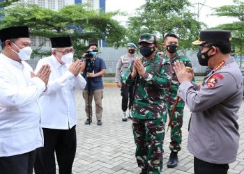 Panglima TNI dan Kapolri Tinjau Vaksinasi di Pesantren Minhaajurrosyidiin Jaktim