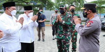 Panglima TNI dan Kapolri Tinjau Vaksinasi di Pesantren Minhaajurrosyidiin Jaktim