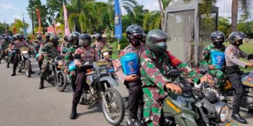 Kapolda Kepri Lepas Rombongan Kendaraan TNI-Polri Salurkan Beras PPKM ke Warga Membutuhkan