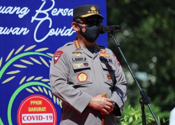 Kapolri Instruksikan Polda se-Indonesia Gelar Pembagian Bansos Serentak Malam Ini