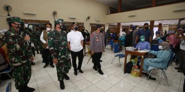 Kapolri Siap Fasilitasi Warga yang Ingin Adakan Vaksinasi COVID-19 Massal