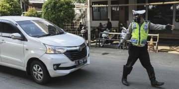 Polisi Tambah Personel Penyekatan PPKM Darurat di Kalimalang