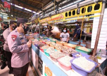Tinjau Posko Pasar Modern BSD, Kapolri Ingin Prokes Ditegakan Guna Menurunkan Level PPKM