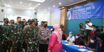 TNI-Polri Target 2 Juta Vaksinasi