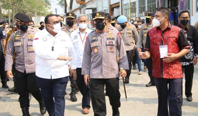 Vaksinasi Massal Buruh, Kapolri Harap Pertumbuhan Ekonomi Membaik
