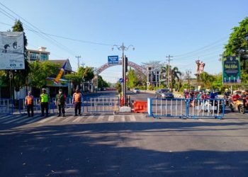 PPKM, Polri Lakukan Penyekatan Lalu Lintas di Jakarta