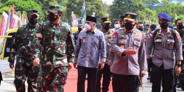 Tinjau Vaksinasi di Kaltim, Kapolri Minta Warga Bersedia Dirawat di Tempat Isolasi Terpusat