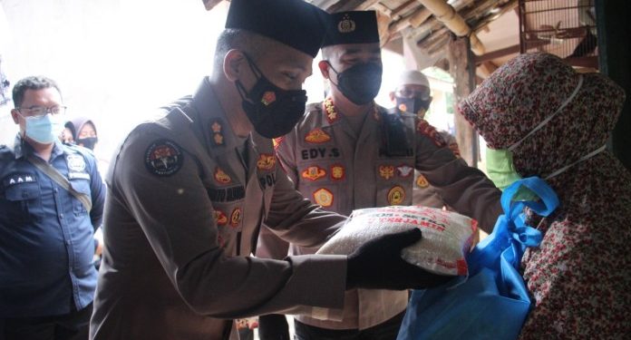 Polri-BEM Jakarta salurkan 1.000 paket sembako ke mahasiswa perantauan