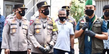 Polri dan HMI Salurkan Bantuan Bagi Mahasiswa Rantau di Ciputat