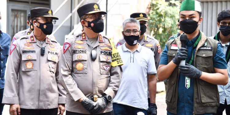 Polri dan HMI Salurkan Bantuan Bagi Mahasiswa Rantau di Ciputat