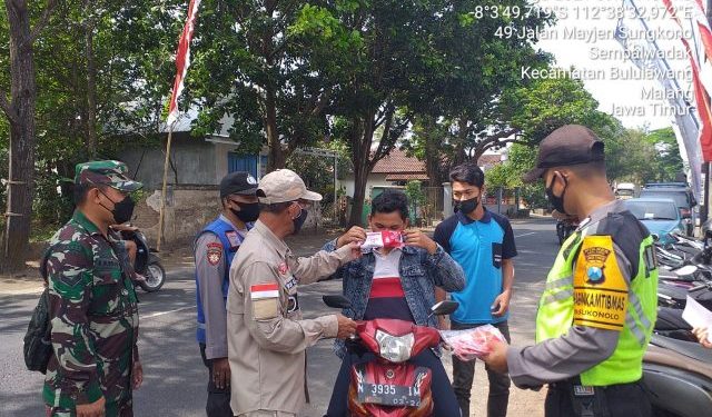 Cegah Penyebaran Virus, Polsek Bululawang Gelar Operasi Masker
