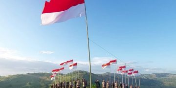 HUT RI ke-76, TNI-Polri Kibarkan Bendera Merah Putih di Bukit Teletabis Parepare