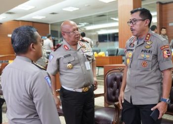 Kakorlantas Polri Tinjau Vaksinasi dan Penerapan PPKM Level 4 di Papua