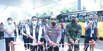 Kapolri Lepas Bus Vaksinasi Keliling Sasar Warga yang Tak Terjangkau