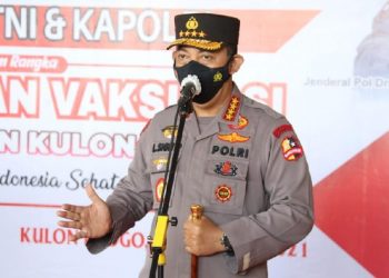 Kapolri Tinjau Vaksinasi-Bansos di Yogyakarta, Ingatkan Warga Disiplin Prokes