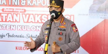 Kapolri Tinjau Vaksinasi-Bansos di Yogyakarta, Ingatkan Warga Disiplin Prokes