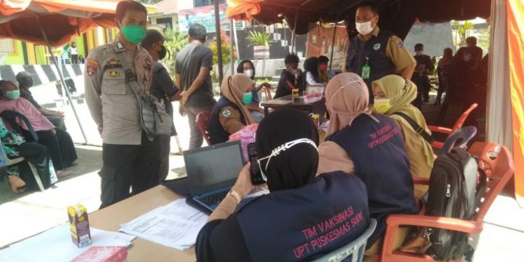 Polsek Alla Melaksanakan Pengamanan Vaksin Covid-19