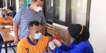 Tahanan di Rutan Mapolres Madiun Jalani Vaksinasi Covid-19