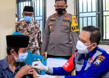 Santri Ponpes Bahrul Ulum Jalani Vaksinasi Yang Digelar Polres Jombang