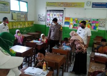 Pastikan Sesuai Prokes, TNI-Polri Bersama Tim Satgas Covid Pantau Kegiatan PTM