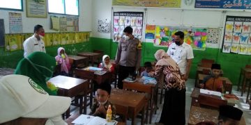 Pastikan Sesuai Prokes, TNI-Polri Bersama Tim Satgas Covid Pantau Kegiatan PTM