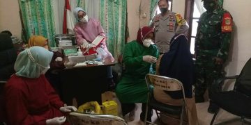 Warga Antusias Ikuti Gerai Vaksin 63 TNI/POLRI  