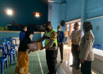 Sat Binmas Polresta Banyumas Blusukan Berikan Bantuan Sosial