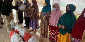 Humas Polda Riau dan WMPR Salurkan Ratusan Paket Sembako untuk Warga Pekanbaru