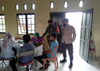 Kapolsek Rakumpit Dampingi Vaksinasi Covid-19 di Kelurahan Pager