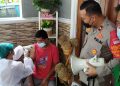 Percepat Herd Immunity, Polsek Serpong Vaksinasi Door to Door Ke Warga