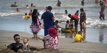 Polisi Sekat Akses Menuju Pantai Anyer di Libur Akhir Pekan