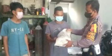 Polri Salurkan Bansos Untuk Pekerja Bengkel Dimasa PPKM