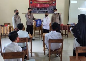 Sat Binmas Polres Batola Polda Kalsel Sosialisasi Bahaya Paham Radikalisme dan Terorisme di MAN 2 Batola