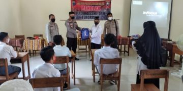 Sat Binmas Polres Batola Polda Kalsel Sosialisasi Bahaya Paham Radikalisme dan Terorisme di MAN 2 Batola